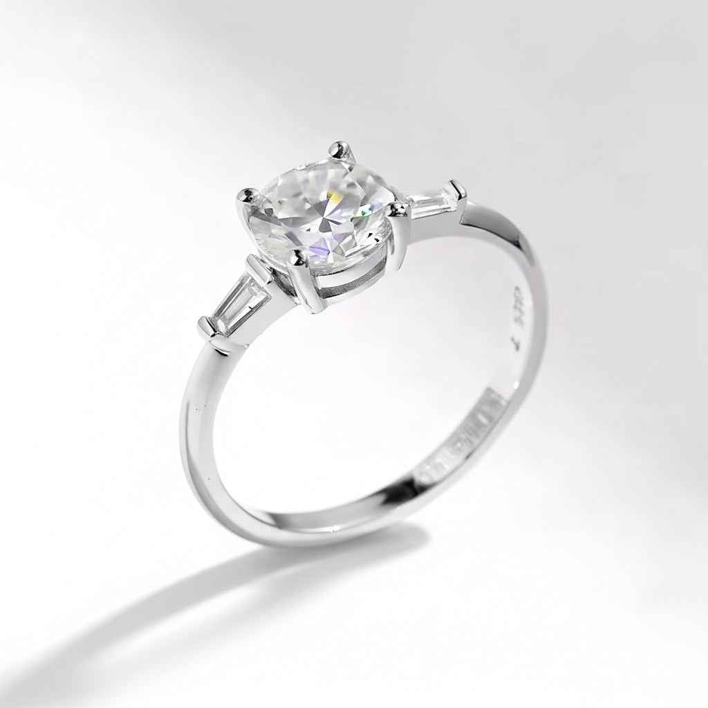 Anel Solitário Moissanite 1ct C/ Certificação VVS1, Prata 925 com Ródio, Brilhante Cor D