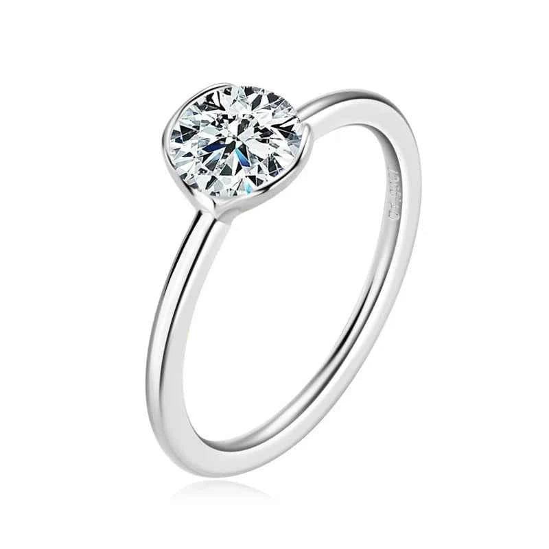 Anel Solitário Moissanite 1ct em Prata 925 — Clássico com Cravação Biselada e Certificação GRA — Monlí