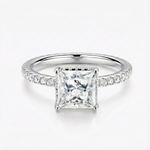 Anel Solitário Moissanite 2ct Princess Cut com Aliança Cravejada em Prata 925 Banhada a Ouro Branco 18k e Moissanite Cor D VVS1 Certificada