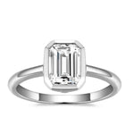 Anel Solitário Moissanite Corte Esmeralda 2 Quilates em Prata 925 com Banho em Ouro 18K e Moissanite Cor D VVS1 Certificada