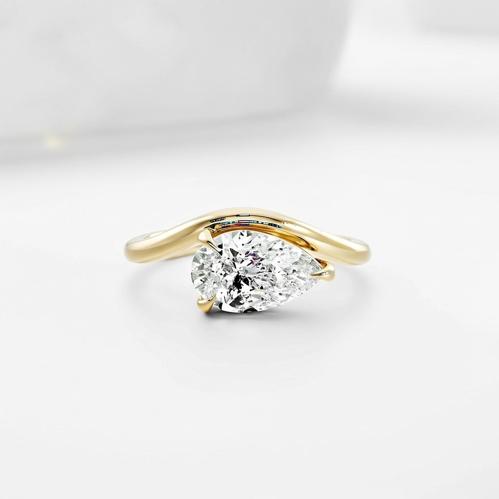 Anel Solitário Moissanite Gota 3ct (7x11mm) em Prata 925 com Banho de Ouro 18k e Moissanite Cor D VVS1 Certificada