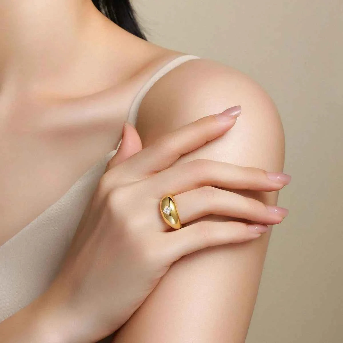 Anel Solitário Oval 0.5ct de Moissanite Cor D VVS1 em Prata 925 com Banho de Ouro 18k — Joia Fina Certificada GRA, Design Clássico e Elegante — Monlí