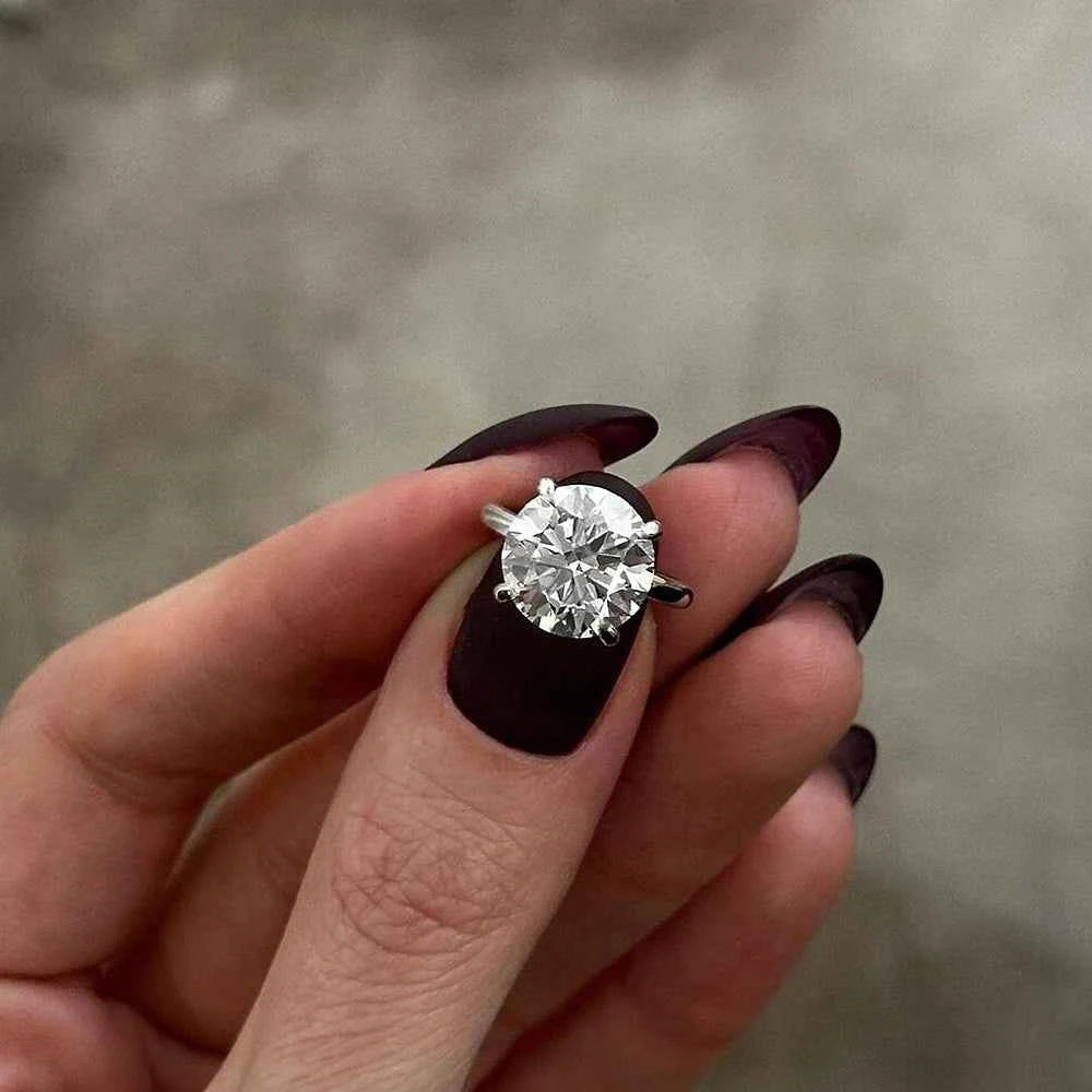 Anel Solitário Redondo Brilhante Clássico 0.5–4ct em Moissanite Cor D VVS1 Certificada em Prata 925 — Monlí