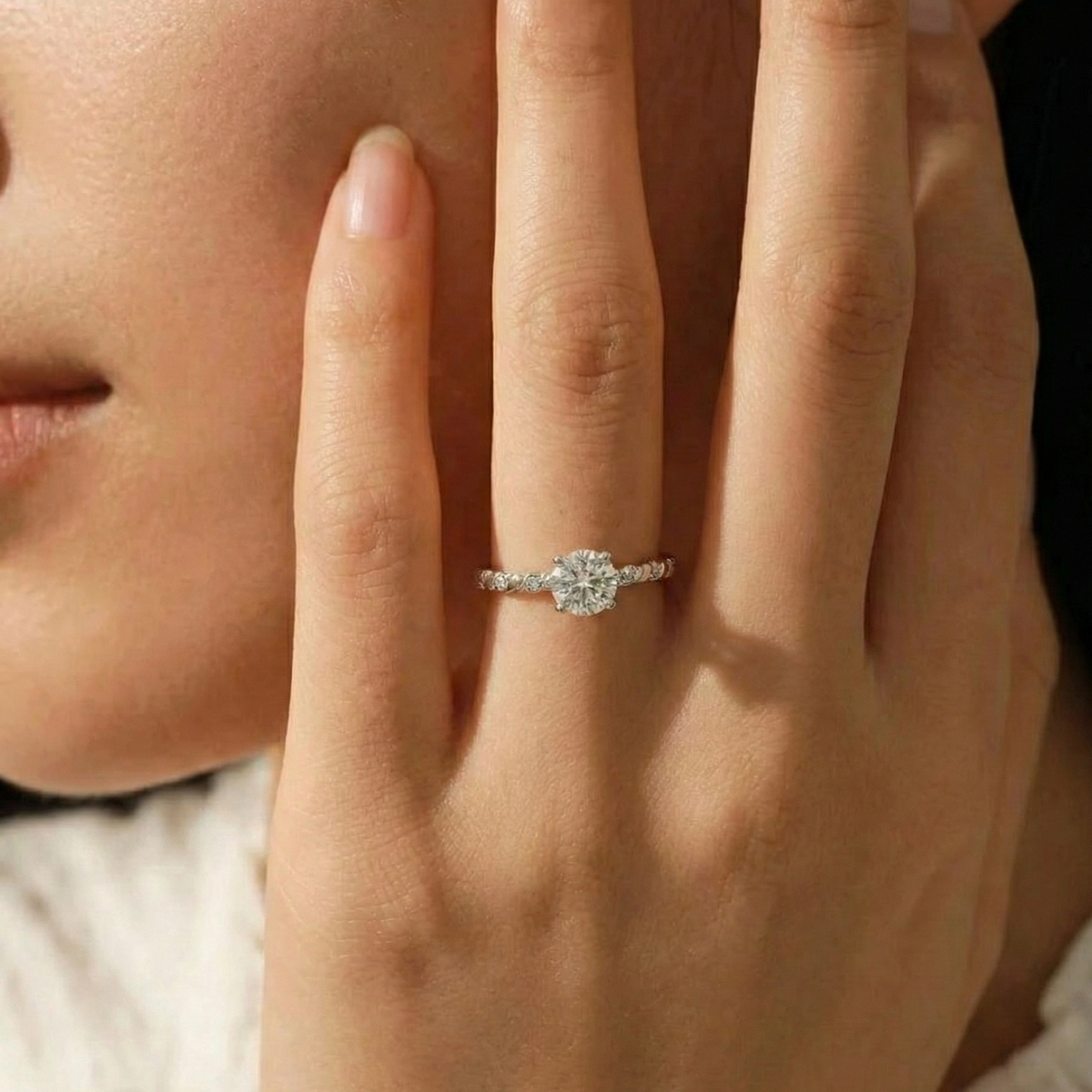 Anel Solitário de Moissanite 1ct Prata 925 com Design Torcido e Moissanite Cor D VVS1 Certificada