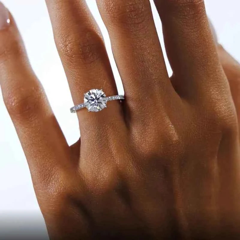 Anel Solitário de Moissanite Brilhante 2ct (8mm) em Prata 925, Cravação Clássica, Moissanite Cor D VVS1 Certificada