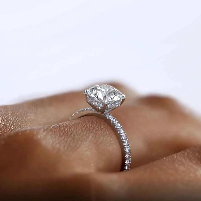 Anel Solitário de Moissanite Brilhante 2ct (8mm) em Prata 925, Cravação Clássica, Moissanite Cor D VVS1 Certificada