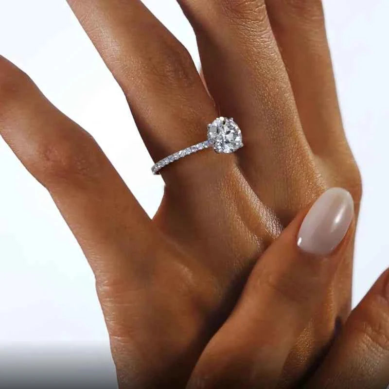 Anel Solitário de Moissanite Brilhante 2ct (8mm) em Prata 925, Cravação Clássica, Moissanite Cor D VVS1 Certificada