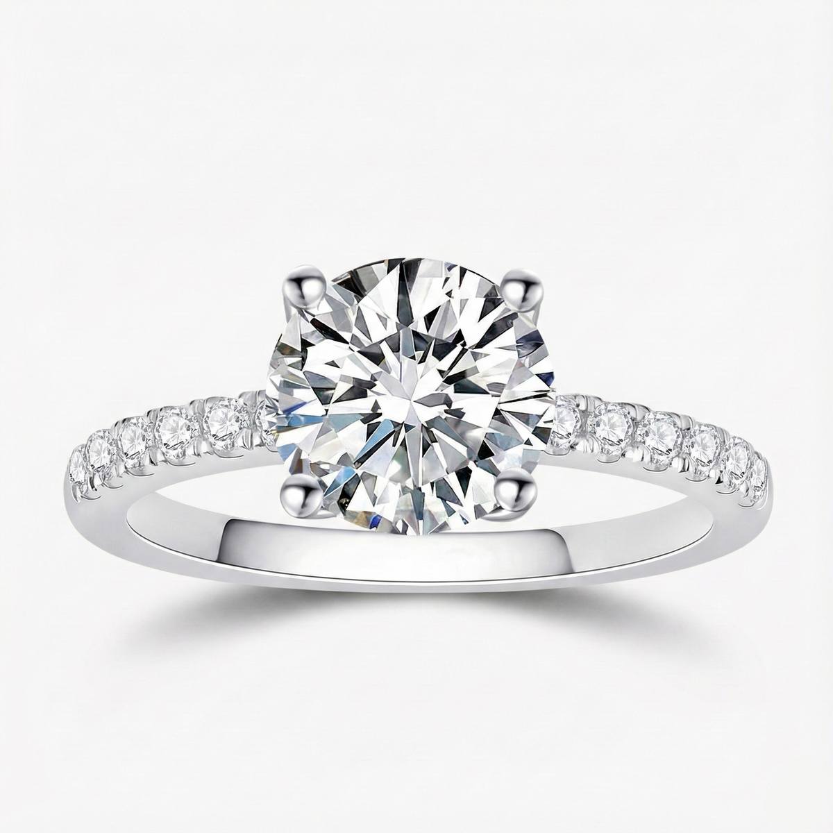 Anel Solitário de Moissanite Brilhante Com Aro Cravejado 1 a 5ct em Prata 925 Com Banho de Ouro, Moissanite Cor D VVS1 Certificada — Monlí