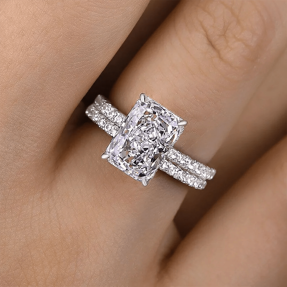 Anel de Moissanite Corte Emerald 4 Quilates com Halo em Prata 925, Moissanite Cor D VVS1 Certificada — Monlí - Monlí