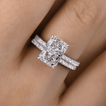 Anel de Moissanite Corte Emerald 4 Quilates com Halo em Prata 925, Moissanite Cor D VVS1 Certificada — Monlí - Monlí