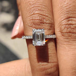 Anel Solitário Halo Oculto de Moissanite Emerald Cut 1 a 4ct em Prata 925, Moissanite Cor D VVS1 Certificada — Monlí