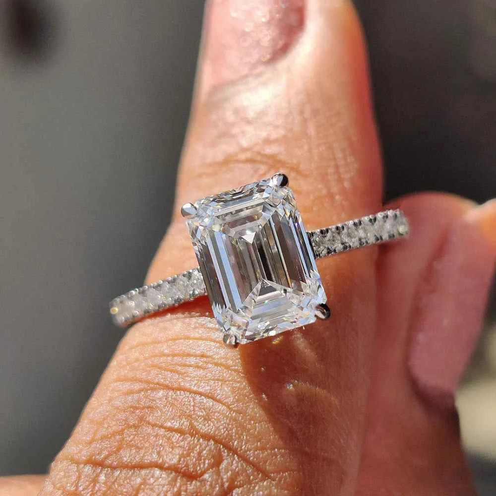 Anel Solitário Halo Oculto de Moissanite Emerald Cut 1 a 4ct em Prata 925, Moissanite Cor D VVS1 Certificada — Monlí