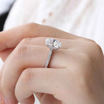 Anel Solitário de Moissanite Oval 4,5ct em Prata 925 com Banho de Ouro Branco 18k, Halo Oculto, Moissanite Cor D VVS1 Certificada — Monlí