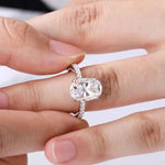 Anel Solitário de Moissanite Oval 4,5ct em Prata 925 com Banho de Ouro Branco 18k, Halo Oculto, Moissanite Cor D VVS1 Certificada — Monlí