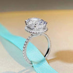 Anel de Moissanite Oval 8ct com Halo em Prata 925 Banhada a Ouro 18k, Moissanite Cor D VVS1 Certificada — Monlí