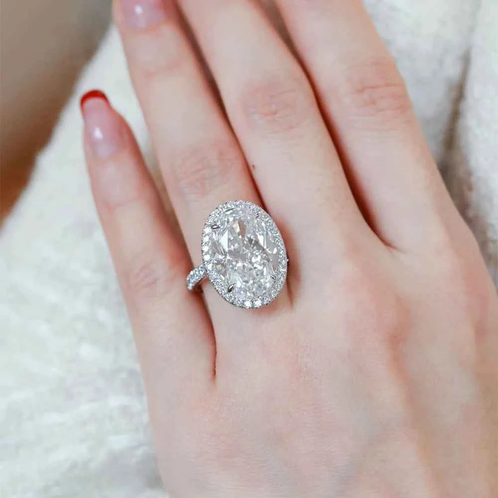 Anel de Moissanite Oval 8ct com Halo em Prata 925 Banhada a Ouro 18k, Moissanite Cor D VVS1 Certificada — Monlí