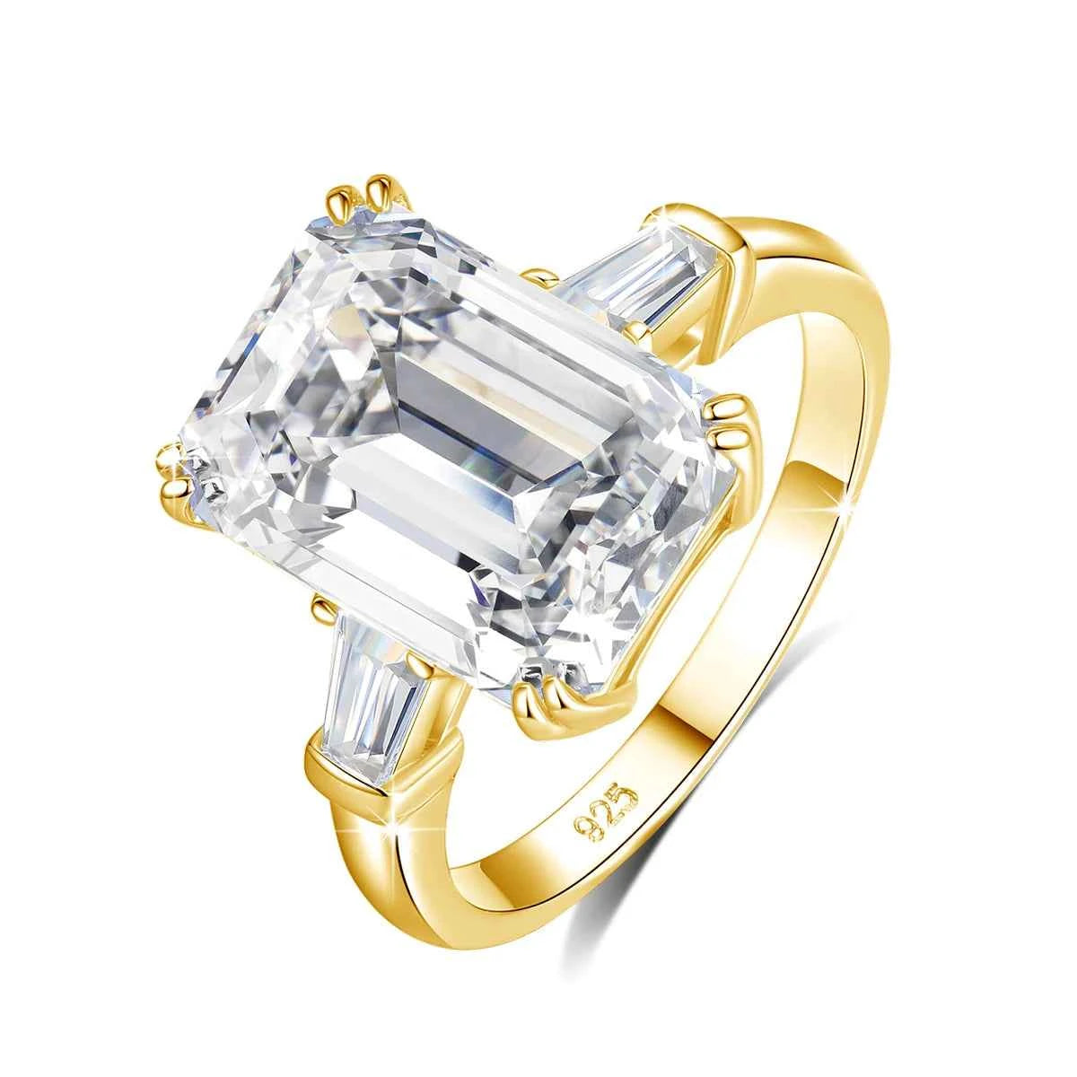 Anel de Moissanite em Prata 925 com Banho de Ouro 14k - Lapidação Emerald 10 Quilates (10×14mm) e Moissanite Cor D VVS1 Certificada