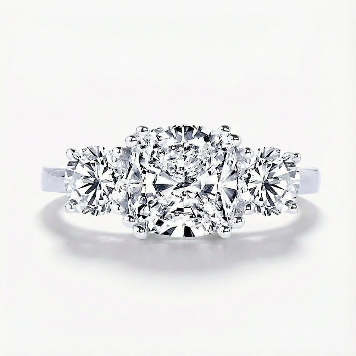 Anel Três Pedras Cushion Cut 3.5ct em Moissanite Cor D VVS1 Certificada em Prata 925 — Monlí