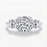 Anel Três Pedras Cushion Cut 3.5ct em Moissanite Cor D VVS1 Certificada em Prata 925 — Monlí