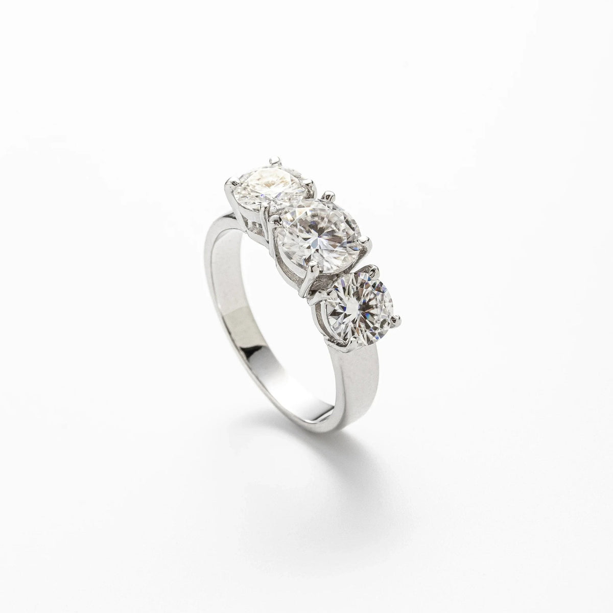Anel Três Tempos 2,75ct de Moissanite Brilhante com 3 Pedras, Prata 925 com Ródio, Moissanite Cor D VVS1 Certificada - Monlí