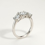 Anel Três Pedras Redondo Brilhante 2–4ct em Moissanite Cor D VVS1 Certificada em Prata 925 — Monlí