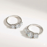 Anel Três Pedras Redondo Brilhante 2–4ct em Moissanite Cor D VVS1 Certificada em Prata 925 — Monlí