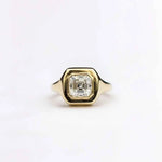 Anel de Moissanite 1,5ct Lapidação Cushion em Prata 925 com Banho de Ouro 18k e Cravação em Moldura VVS1 Certificada