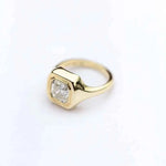 Anel de Moissanite 1,5ct Lapidação Cushion em Prata 925 com Banho de Ouro 18k e Cravação em Moldura VVS1 Certificada