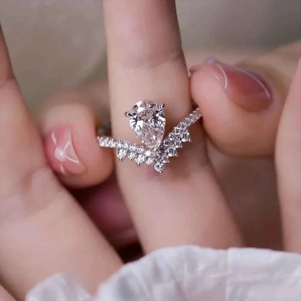 Anel de Moissanite Gota 1.5ct em Prata 925, Design Coroa, Moissanite Cor D VVS1 Certificada — Monlí