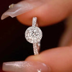 Anel de Moissanite Halo 0.5ct ou 1ct em Prata 925, Moissanite Cor D VVS1 Certificada — Monlí