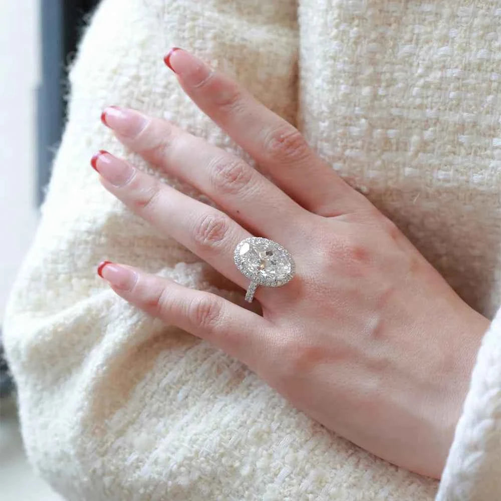 Anel de Moissanite Oval 8ct com Halo em Prata 925 Banhada a Ouro 18k, Moissanite Cor D VVS1 Certificada — Monlí