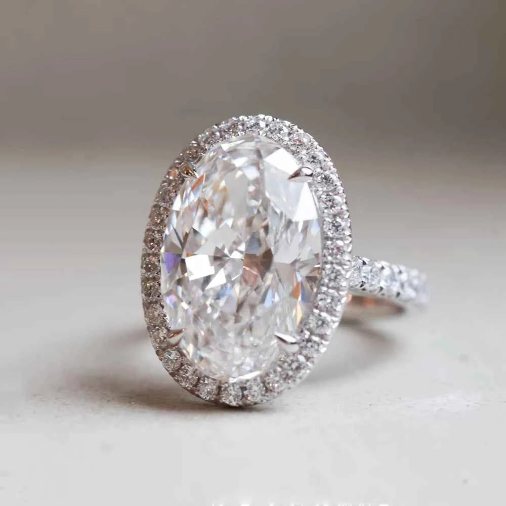 Anel de Moissanite Oval 8ct com Halo em Prata 925 Banhada a Ouro 18k, Moissanite Cor D VVS1 Certificada — Monlí