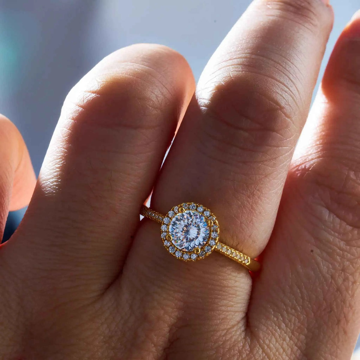 Anel de Moissanite com Lapidação Portuguesa 100 Facetas em Prata 925, Cor D VVS1 Certificada — Brilho Intenso e Design Clássico — Monlí