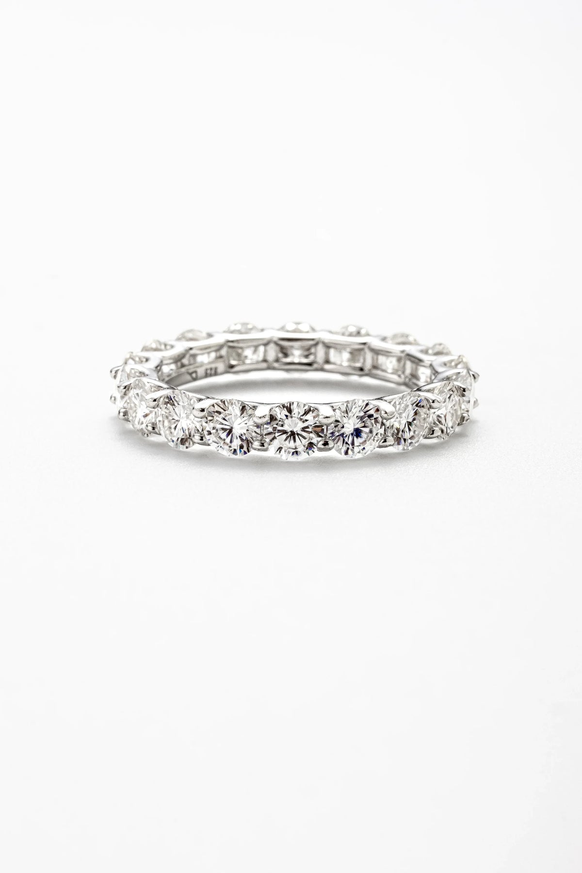 Anel Cravejado Moissanite 2 Quilates 360º em Prata 925 com Ródio - Monlí