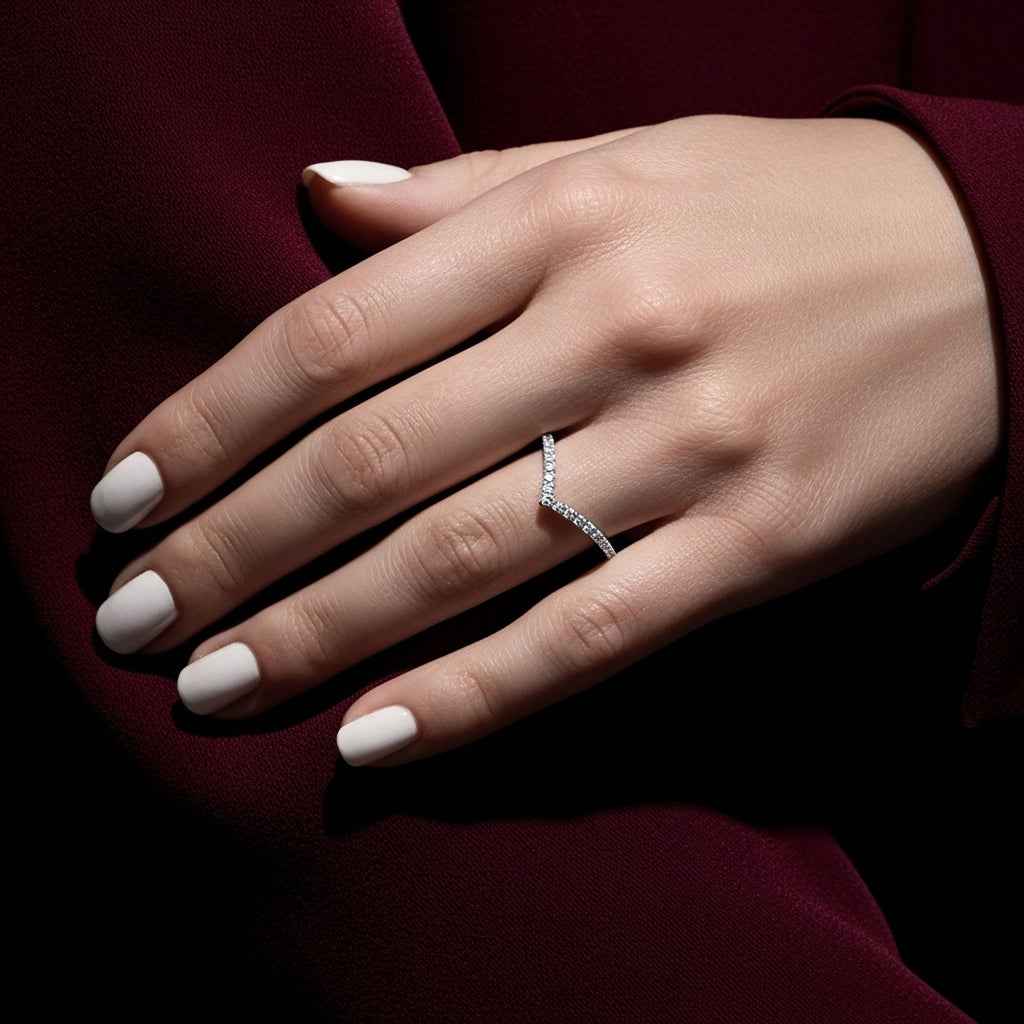 Anel Cravejado de Moissanite Brilhante 0,15ct em Prata 925 com Ródio e Moissanite Cor D VVS1 Certificada