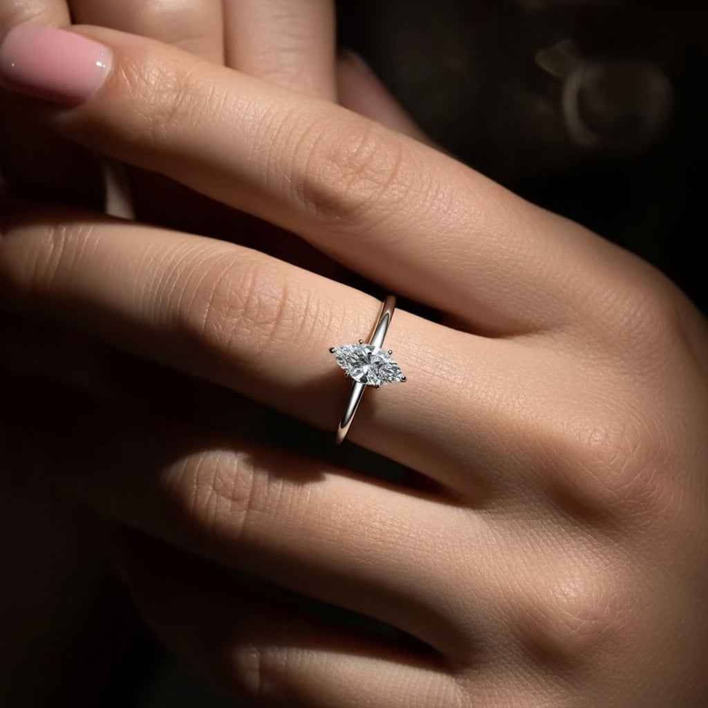 Anel Solitário Moissanite Marquise Navette 0,5ct em Prata 925 com Ródio e Moissanite Cor D VVS1 Certificada
