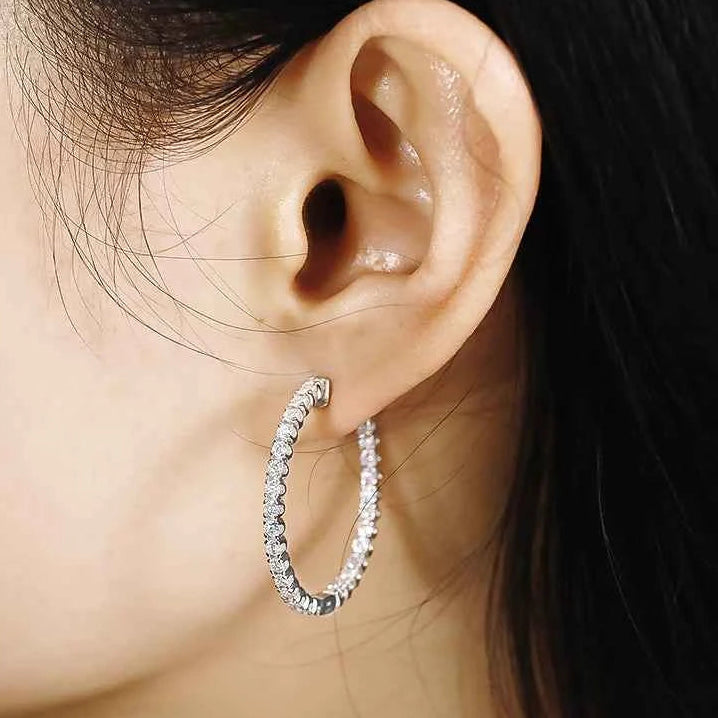 Argolas de Moissanite Brilhante 2mm em Prata 925 — Brinco Argola Feminino Certificado GRA Cor D VVS1, Design Clássico e Elegante — Monlí