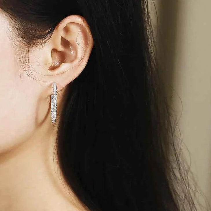 Argolas de Moissanite Brilhante 2mm em Prata 925 — Brinco Argola Feminino Certificado GRA Cor D VVS1, Design Clássico e Elegante — Monlí