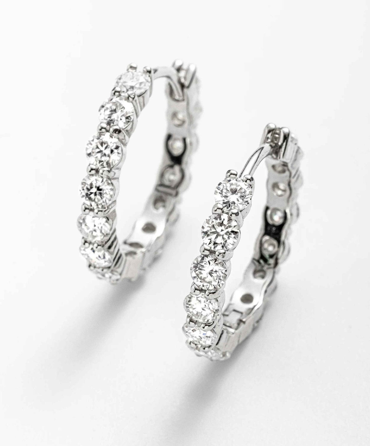 Brinco Argola Moissanite 2,8ct Cravejado em Prata 925 com Ródio e Certificação VVS1 Cor D