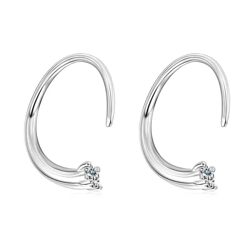 Brinco Argola Torcida com Moissanite Brilhante 2,5mm em Prata 925, Moissanite Cor D VVS1 Certificada — Monlí