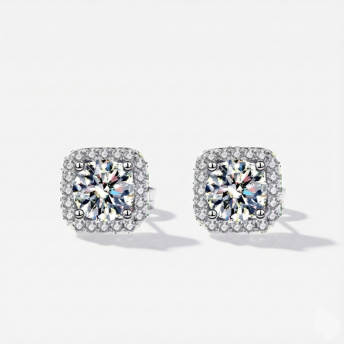 Brinco Moissanite Prata 925 Cushion de 0,5ct ou 1ct com Banho de Ouro Branco 18k - Moissanite Cor D VVS1 Certificada