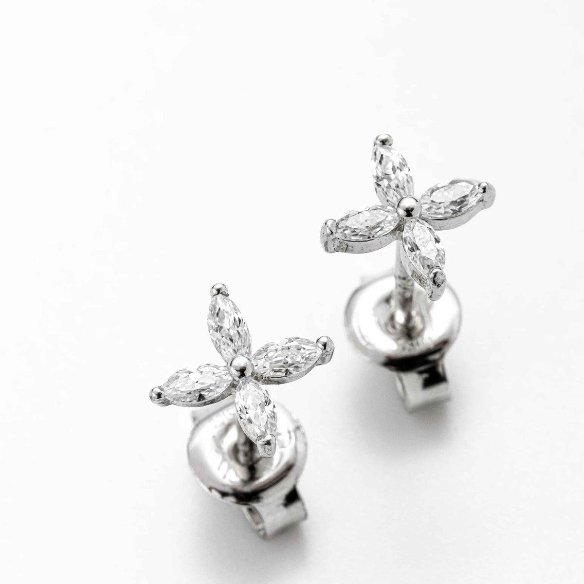 Brinco Moissanite Prata 925 - Flor 0,4ct Lapidação Navette, com Ródio, Cor D VVS1 Certificada