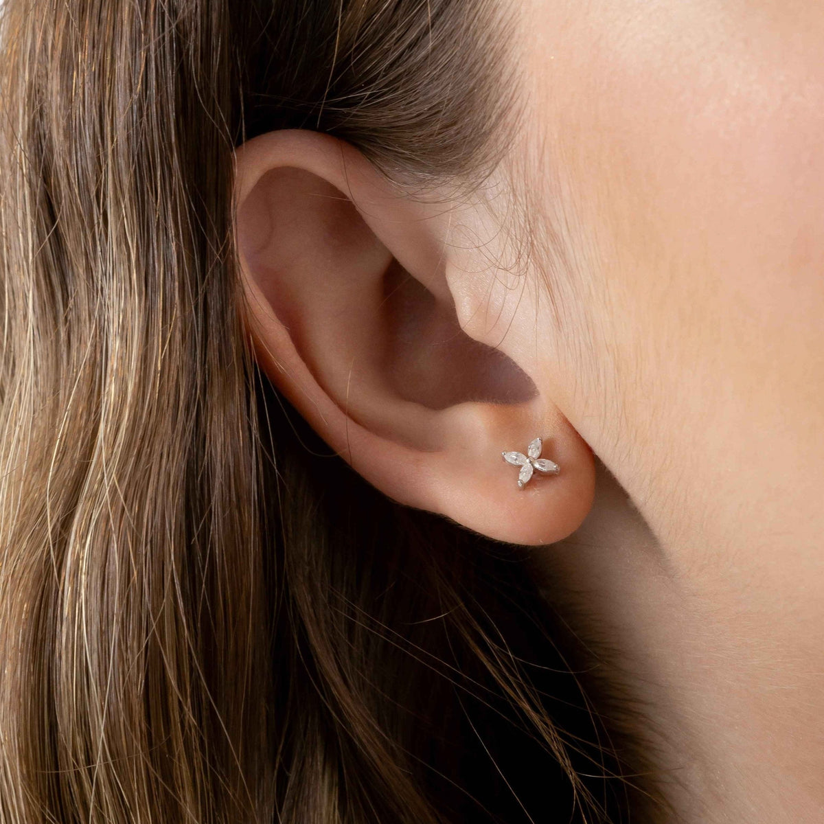 Brinco Moissanite Prata 925 - Flor 0,4ct Lapidação Navette, com Ródio, Cor D VVS1 Certificada