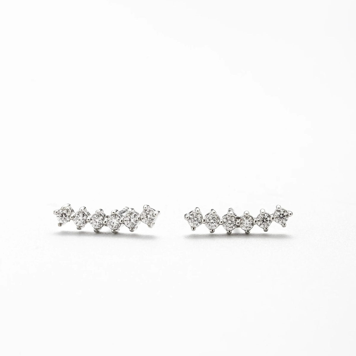 Brinco Curva de Luz 0,2ct de Moissanite Brilhante com 6 Pedras, Prata 925 com Ródio, Moissanite Cor D VVS1 Certificada - Monlí