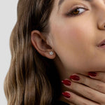 Brinco Moissanite Prata 925 com Ródio - Flor 0,6ct Gota Cravejado, Moissanite Cor D VVS1 Certificada