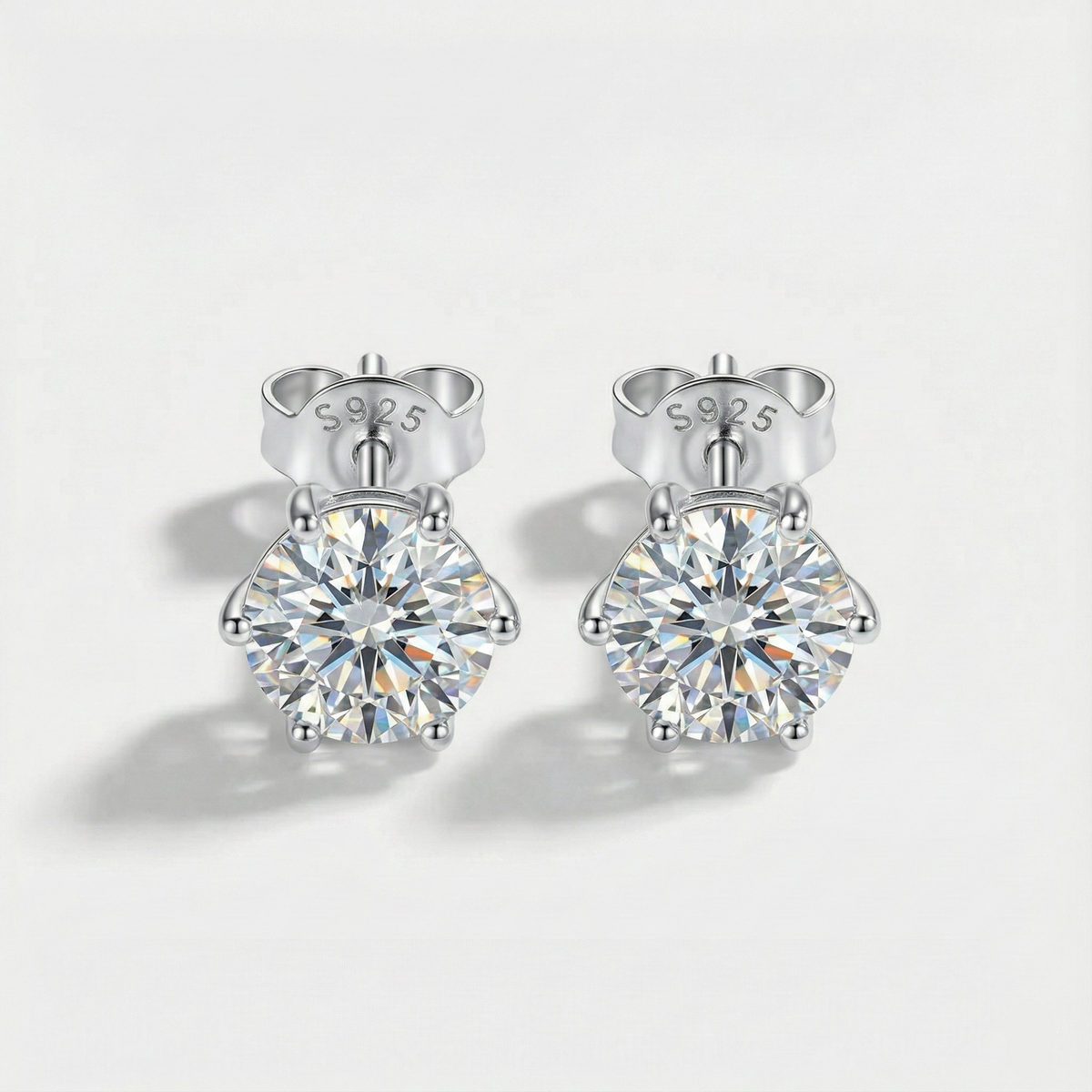 Brinco Ponto de Luz de Moissanite Brilhante 6 garras 0,3 a 3ct em Prata 925, Cor D VVS1 Certificada - Clássico e Atemporal - Monlí