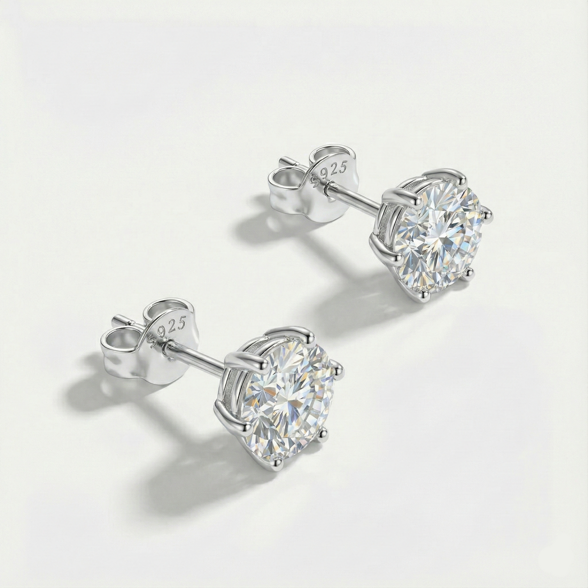 Brinco Ponto de Luz de Moissanite Brilhante 6 garras 0,3 a 3ct em Prata 925, Cor D VVS1 Certificada - Clássico e Atemporal - Monlí