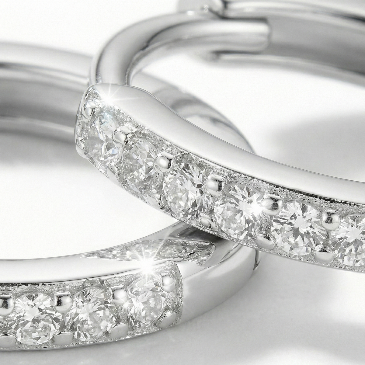 Brinco de Argola com Moissanite Brilhante em Prata 925, Moissanite Cor D VVS1 Certificada — Monlí