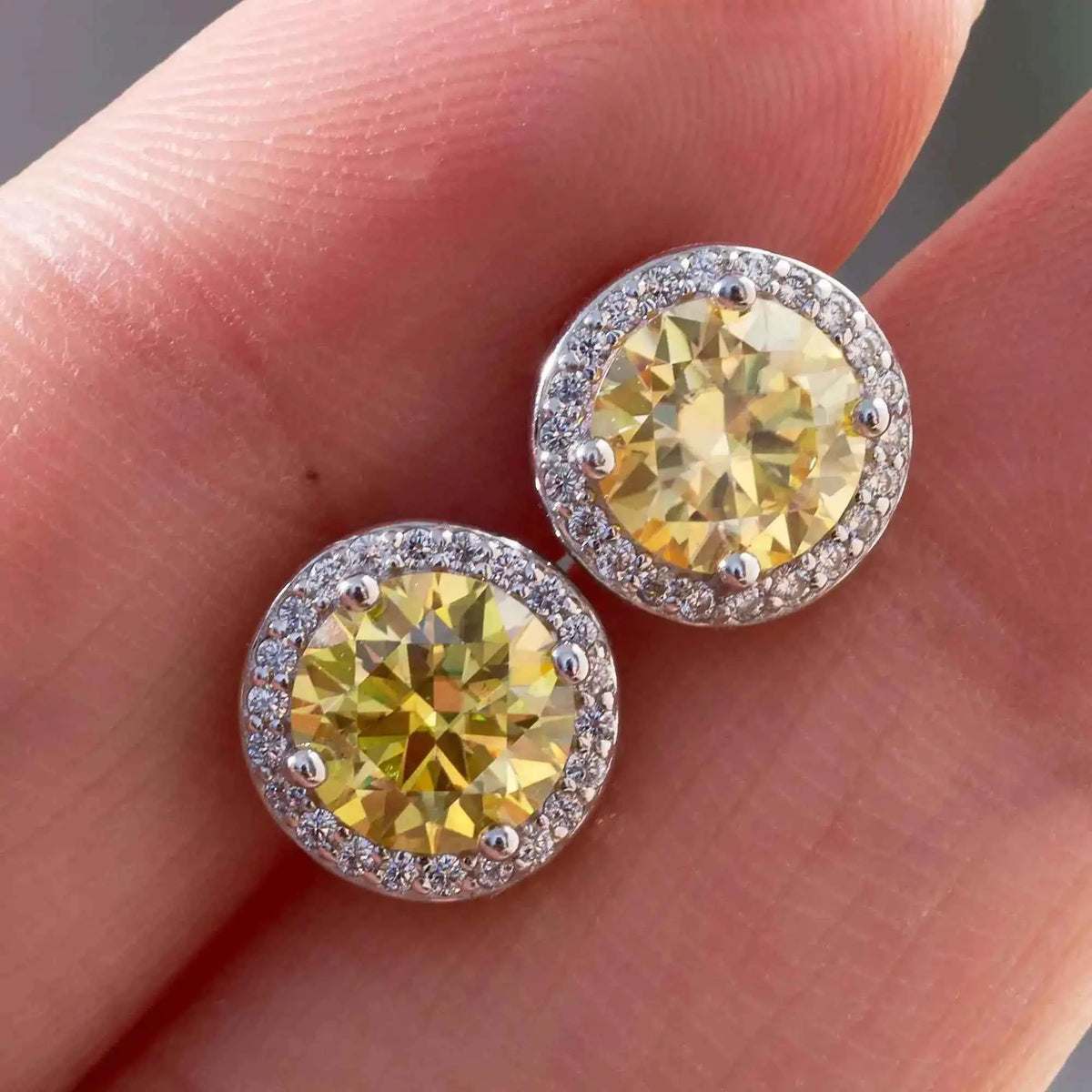 Brincos Halo Redondo de Moissanite Coloridas 1ct em Prata 925, Cor D VVS1 Certificada