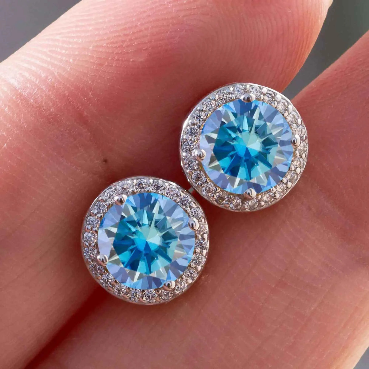 Brincos Halo Redondo de Moissanite Coloridas 1ct em Prata 925, Cor D VVS1 Certificada